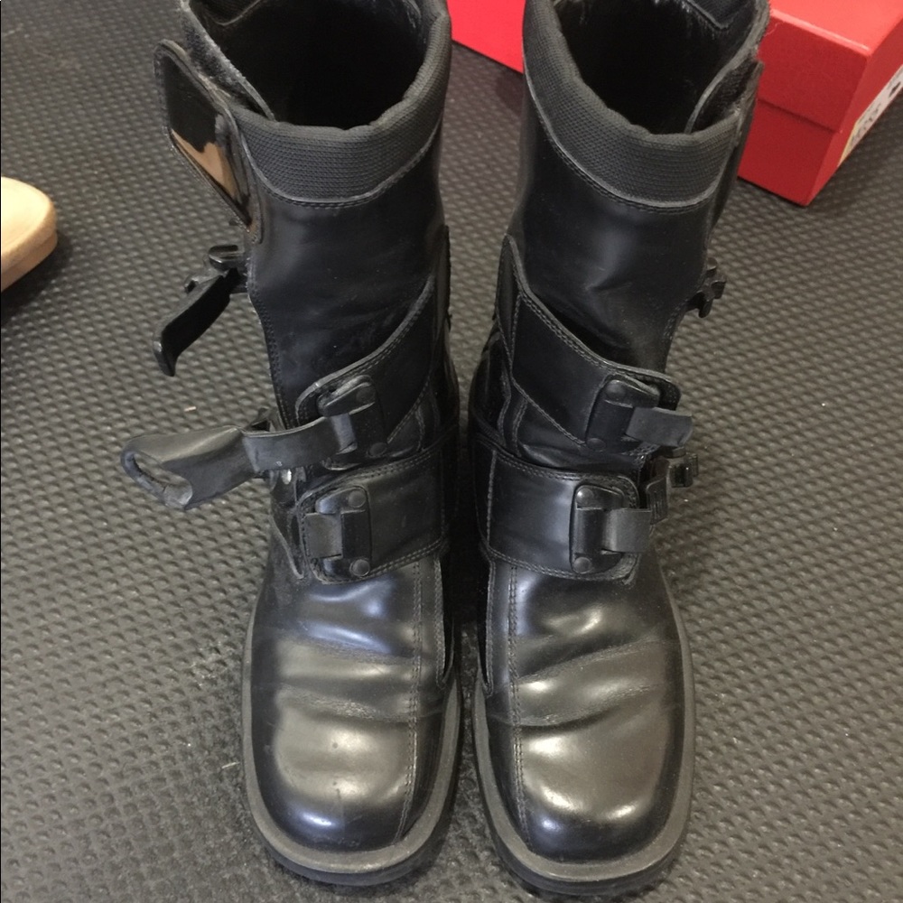 Gucci Leather Buckle Boots
